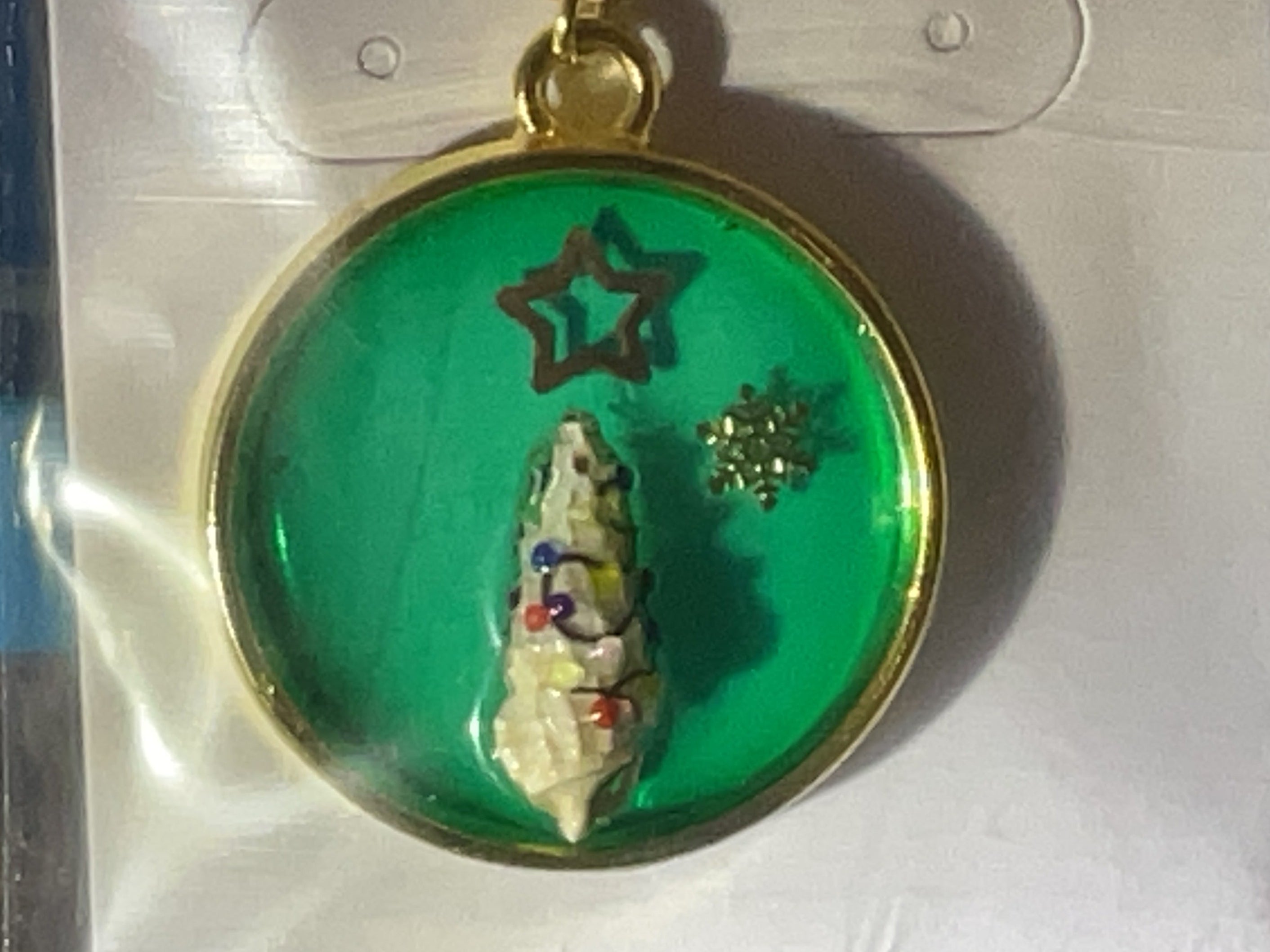 Necklace with a pendant featuring a shell and star design on a clear background