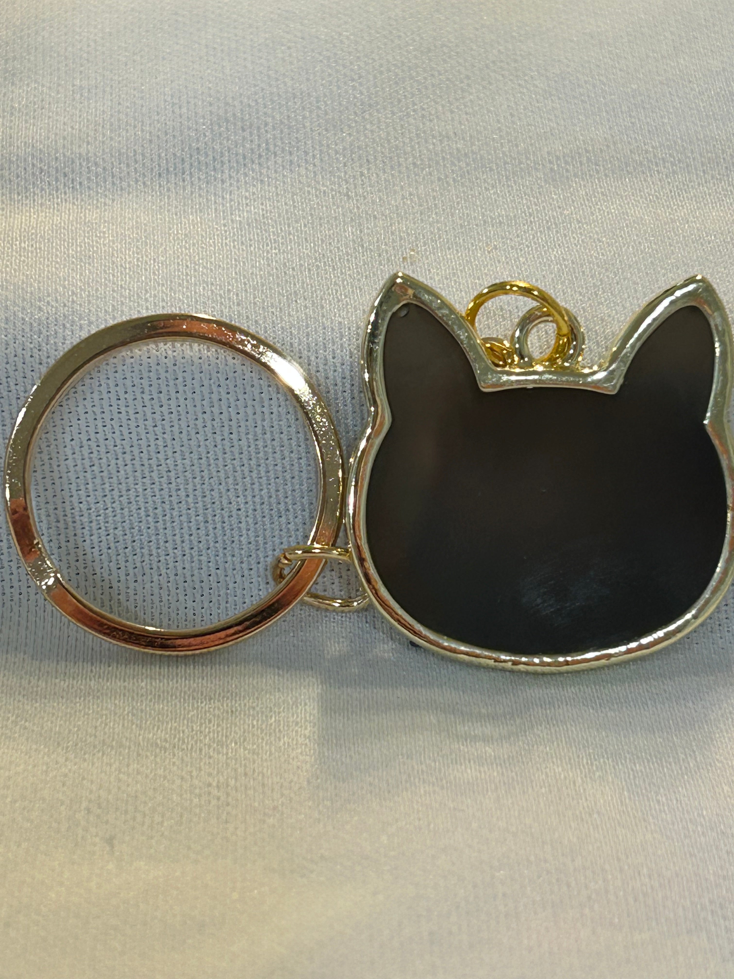 Gold black cat head keychain
